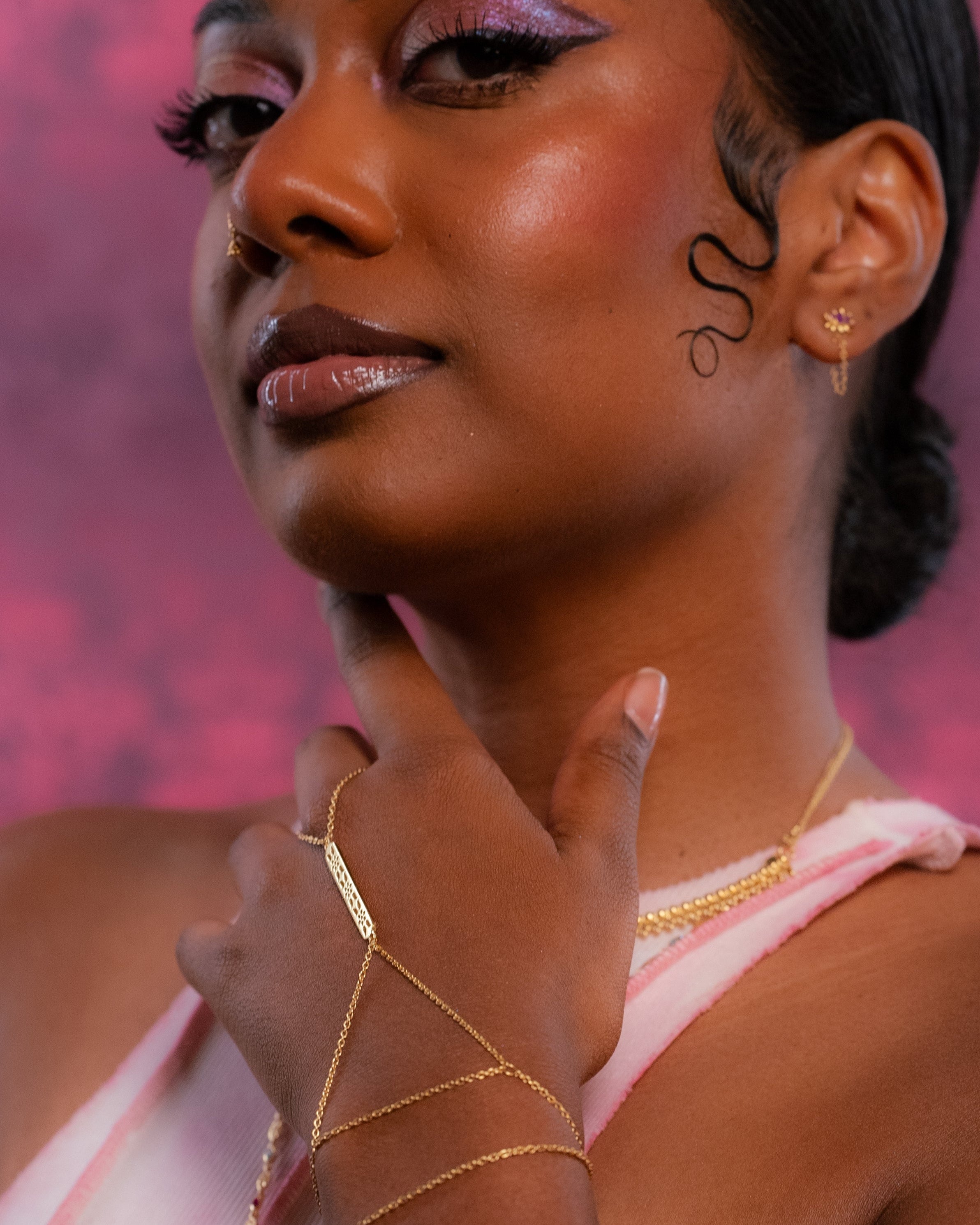 Hand jewelry